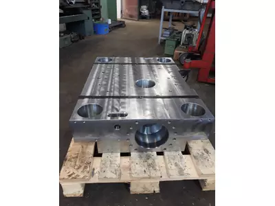 Plate for a pressing device